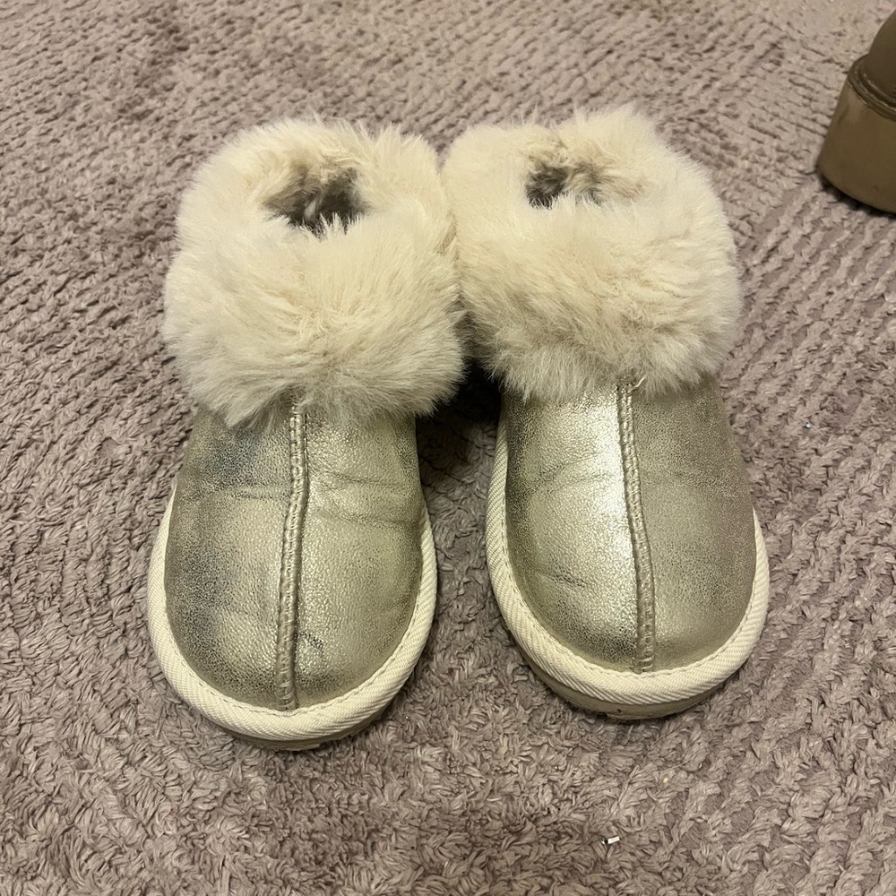 gold shiny slippers sz youth 12